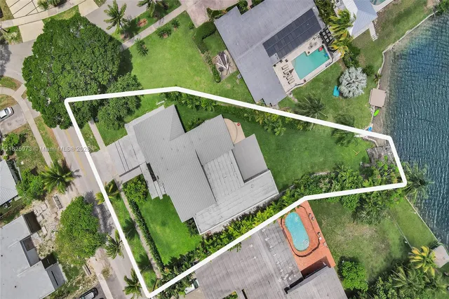 $4,890,000 | 19651 Northeast 19th Place, North Miami Beach, FL 33179