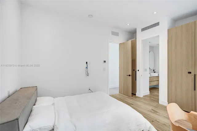 $4,890,000 | 19651 Northeast 19th Place, North Miami Beach, FL 33179