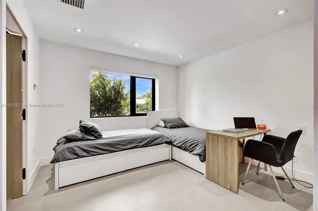 $4,890,000 | 19651 Northeast 19th Place, North Miami Beach, FL 33179