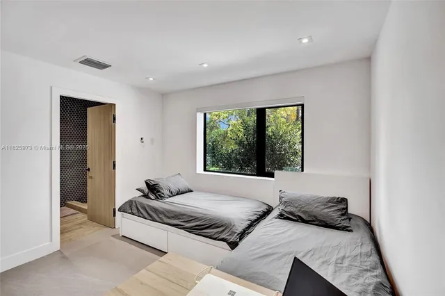 $4,890,000 | 19651 Northeast 19th Place, North Miami Beach, FL 33179