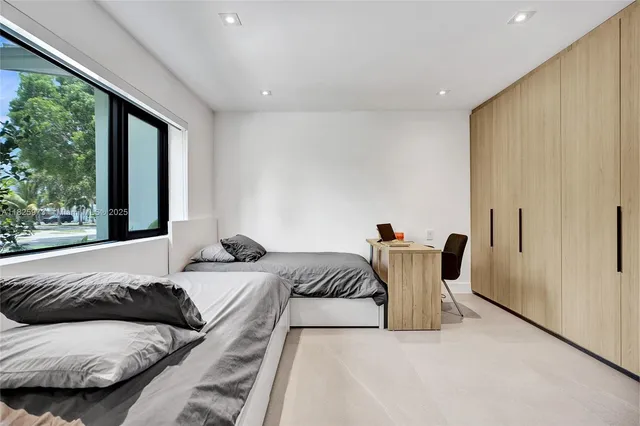 $4,890,000 | 19651 Northeast 19th Place, North Miami Beach, FL 33179