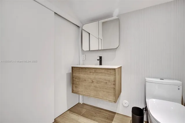 $4,890,000 | 19651 Northeast 19th Place, North Miami Beach, FL 33179