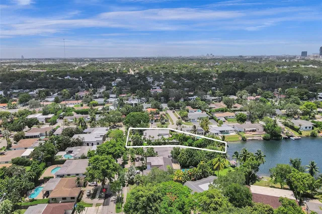 $4,890,000 | 19651 Northeast 19th Place, North Miami Beach, FL 33179