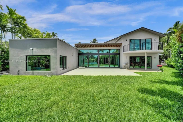 $4,890,000 | 19651 Northeast 19th Place, North Miami Beach, FL 33179