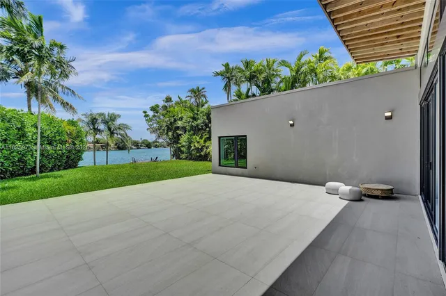 $4,890,000 | 19651 Northeast 19th Place, North Miami Beach, FL 33179