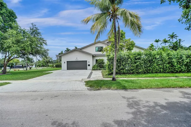 $4,890,000 | 19651 Northeast 19th Place, North Miami Beach, FL 33179