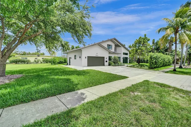 $4,890,000 | 19651 Northeast 19th Place, North Miami Beach, FL 33179