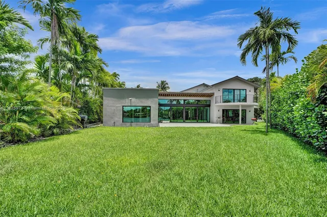 $4,890,000 | 19651 Northeast 19th Place, North Miami Beach, FL 33179