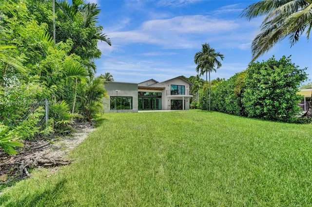 $4,890,000 | 19651 Northeast 19th Place, North Miami Beach, FL 33179