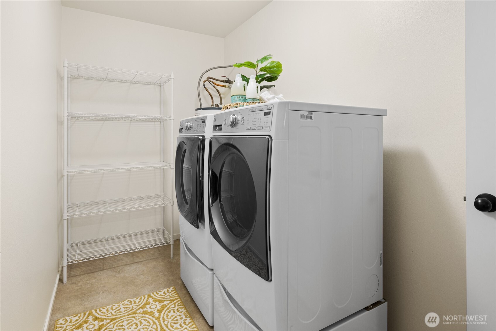 335 Pacific Loop Kittitas, WA 98934 - Photo 20 of 39 a utility room with dryer and washer