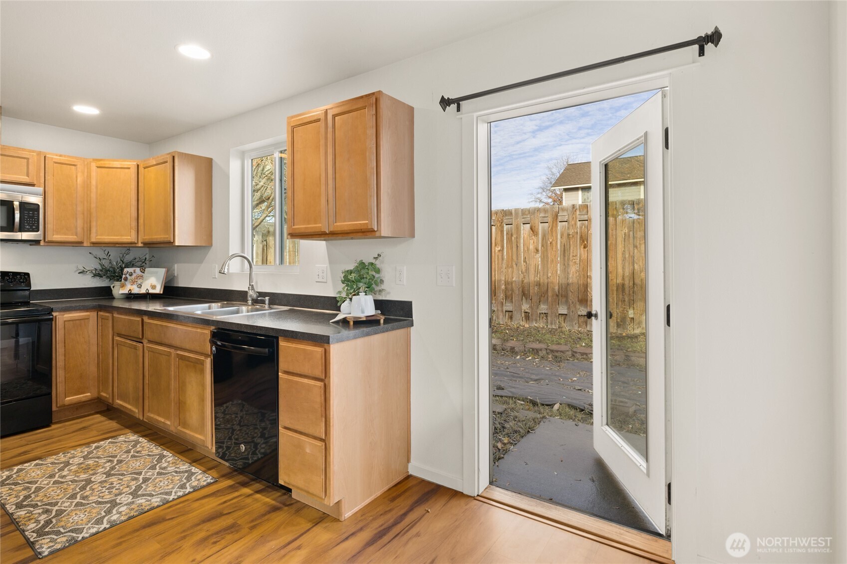 335 Pacific Loop Kittitas, WA 98934 - Photo 27 of 39 a kitchen with granite countertop a refrigerator and white cabinets