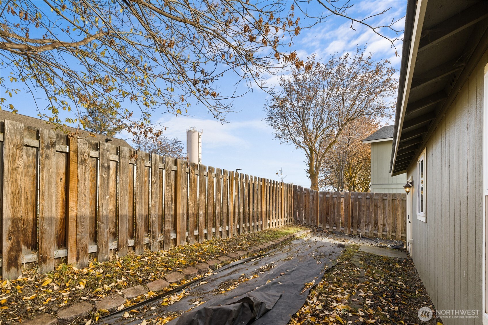 335 Pacific Loop Kittitas, WA 98934 - Photo 29 of 39 a view of outdoor space with wooden fence