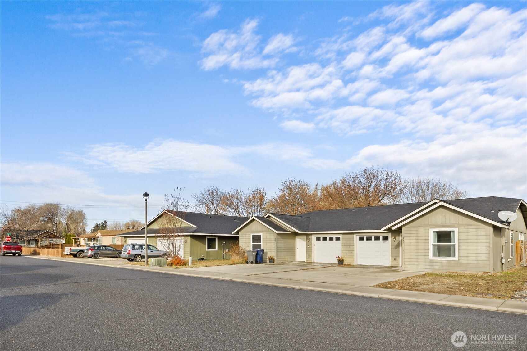 335 Pacific Loop Kittitas, WA 98934 - Photo 33 of 39 a view of a house with a big yard and large tree