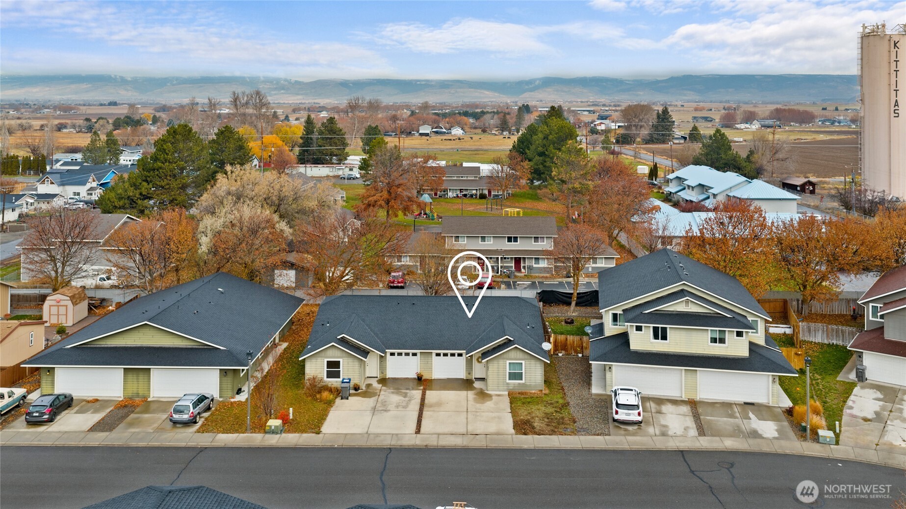 335 Pacific Loop Kittitas, WA 98934 - Photo 35 of 39 an aerial view of multiple houses