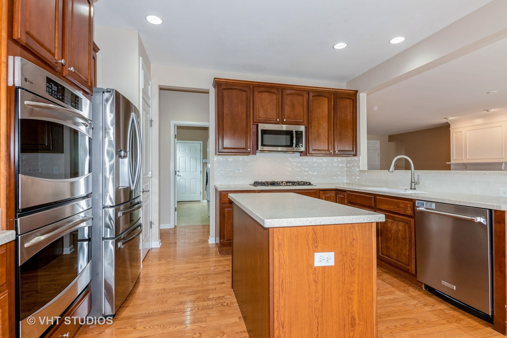 801 Rambling Brook Circle Elgin, IL 60124 - Photo 13 of 41 Gallery Image 13