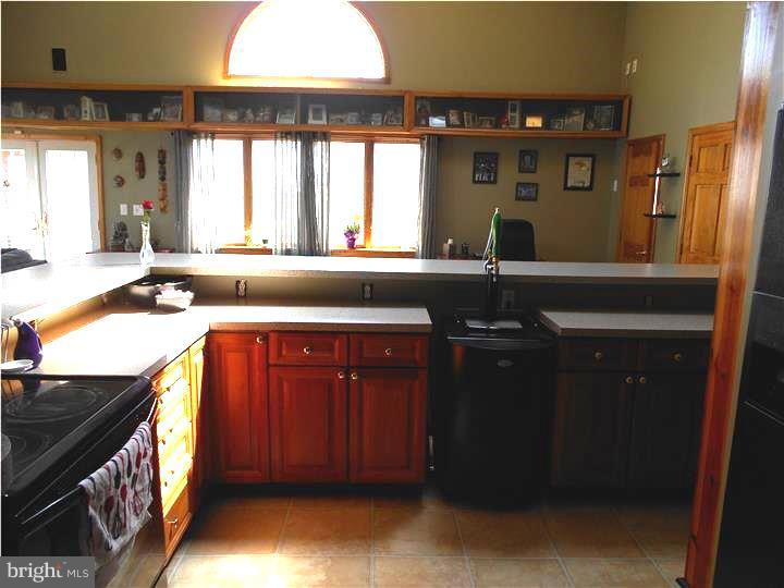 60 Cardinal Road Levittown, PA 19057 - Photo 12 of 16 Kitchen