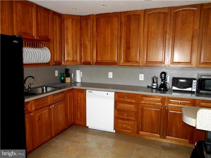 60 Cardinal Road Levittown, PA 19057 - Photo 13 of 16 Kitchen