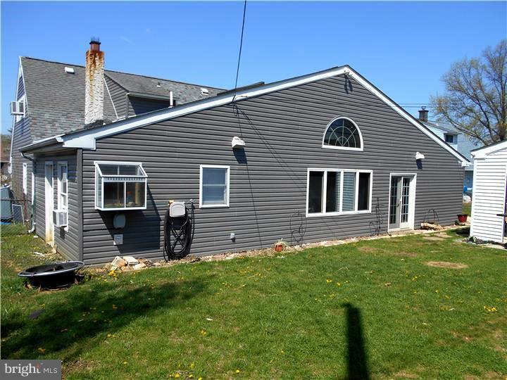 60 Cardinal Road Levittown, PA 19057 - Photo 14 of 16 Exterior Back