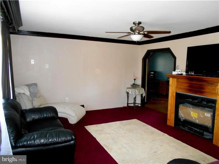 60 Cardinal Road Levittown, PA 19057 - Photo 4 of 16 Living Room