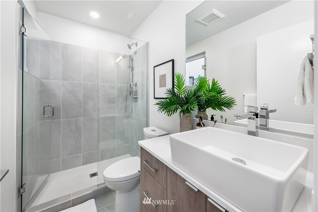 8551 C Midvale Avenue North Seattle, WA 98103 - Photo 15 of 28 Gallery Image 15