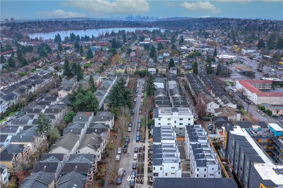 8551 C Midvale Avenue North Seattle, WA 98103 - Photo 23 of 28 Gallery Image 23