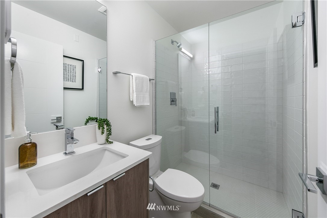 8551 C Midvale Avenue North Seattle, WA 98103 - Photo 8 of 28 Gallery Image 8