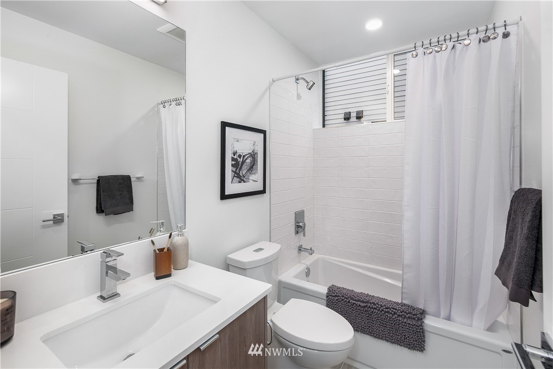 8551 C Midvale Avenue North Seattle, WA 98103 - Photo 10 of 28 Gallery Image 10