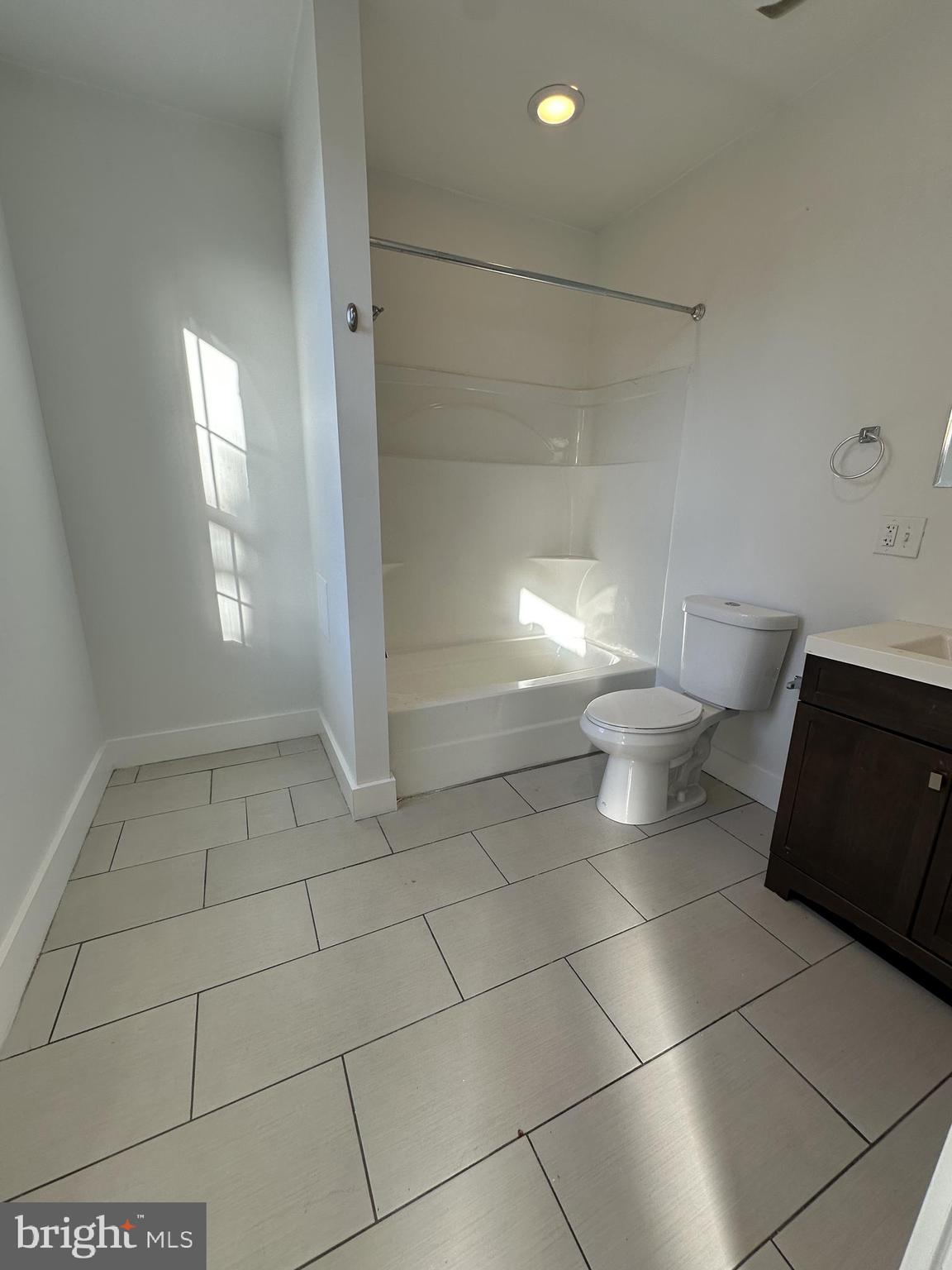 2206 North Front Street, Unit 2B Philadelphia, PA 19133 - Photo 15 of 28 a bathroom with a toilet and a shower