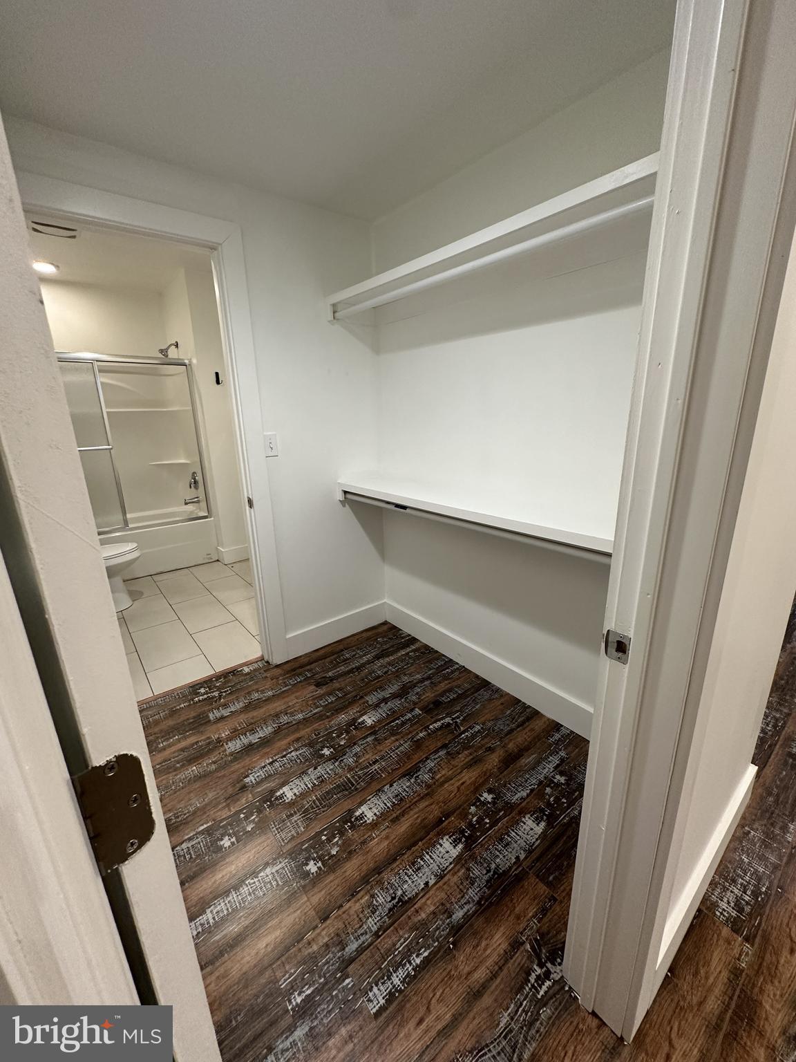 2206 North Front Street, Unit 2B Philadelphia, PA 19133 - Photo 5 of 28 a view of stove