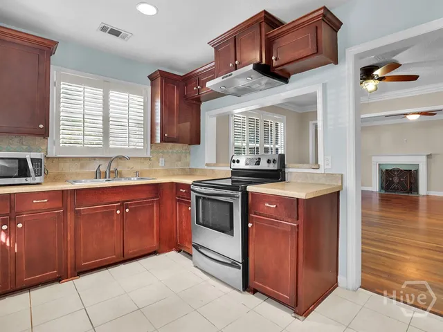 $2,000 | 29 East 62nd Street, Savannah, GA 31405