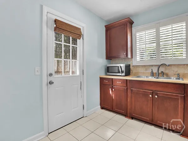 $2,000 | 29 East 62nd Street, Savannah, GA 31405