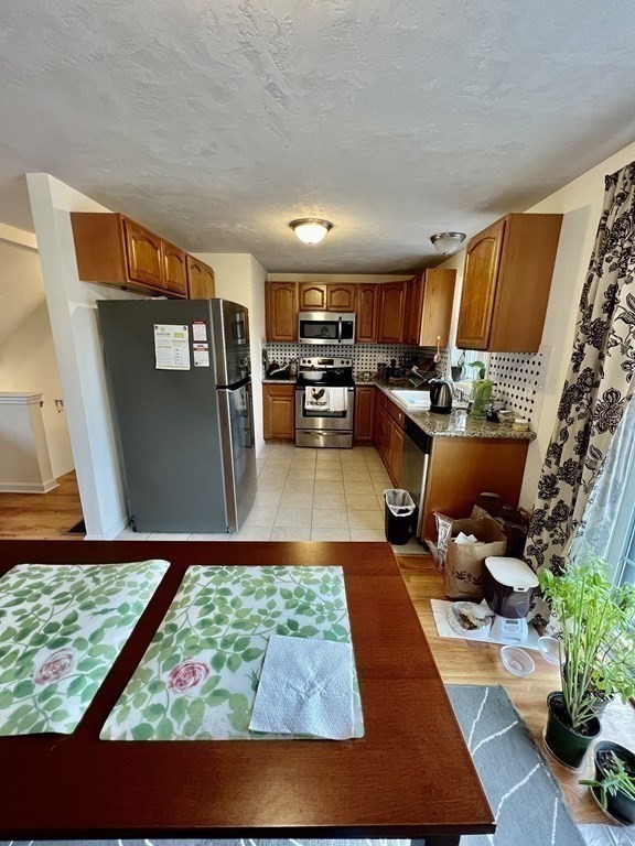 37 Honeysuckle Road Worcester, MA 01607 - Photo 7 of 27 Gallery Image 7