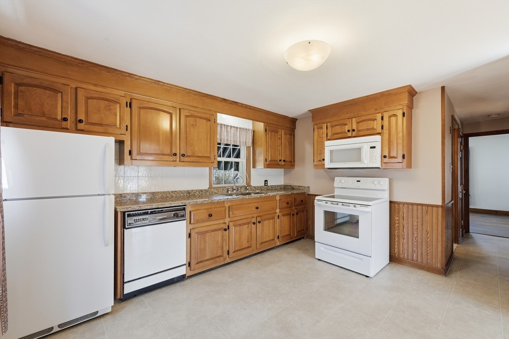 50 Totman Road Lowell, MA 01854 - Photo 3 of 36