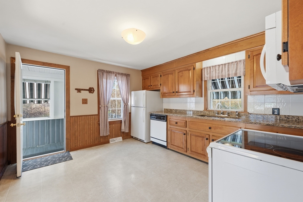 50 Totman Road Lowell, MA 01854 - Photo 4 of 36