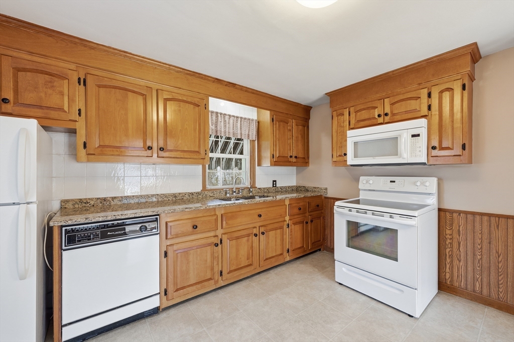50 Totman Road Lowell, MA 01854 - Photo 5 of 36