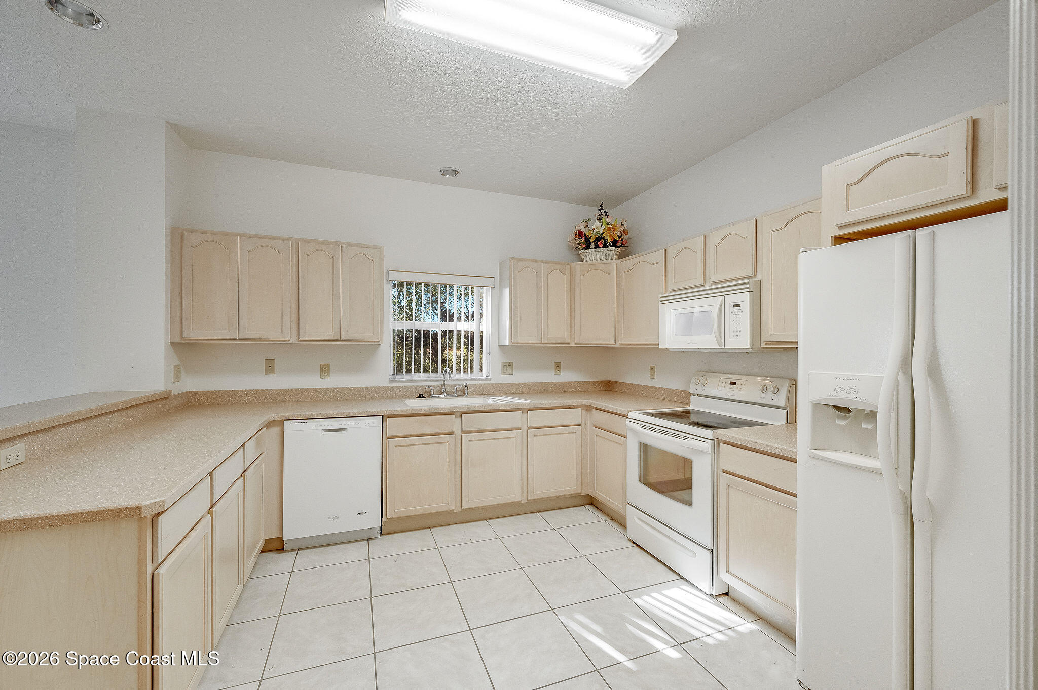 624 Cedar Side Circle Northeast Palm Bay, FL 32905 - Photo 2 of 35 Kitchen