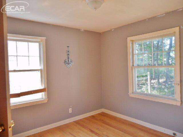 2013 Flushing Road Flint, MI 48504 - Photo 9 of 15 21182586-8.JPG
