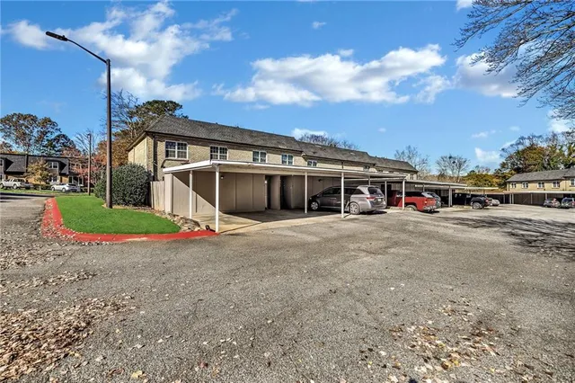 a view of a house with backyard and porch