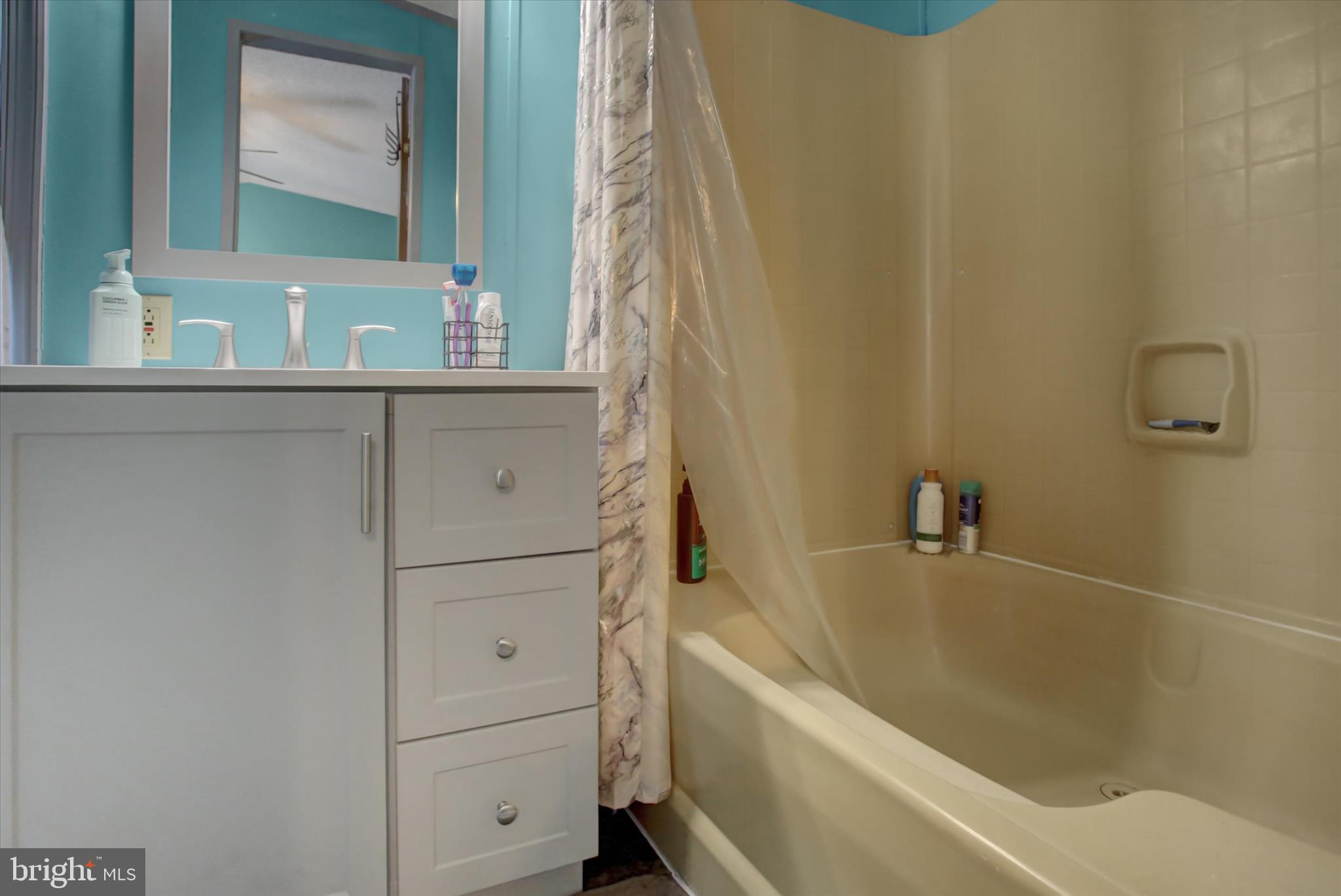 188 Rustic Drive Shippensburg, PA 17257 - Photo 19 of 24 a bathroom with a bathtub and a sink