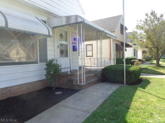 6435 Keltonshire Road Parma, OH 44129 - Photo 2 of 21 Front Porch