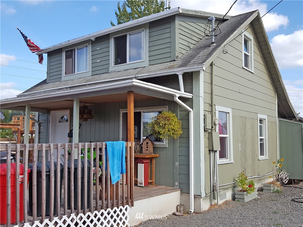 327 Southwest 5th Street Chehalis, WA 98532 - Photo 3 of 17 Gallery Image 3