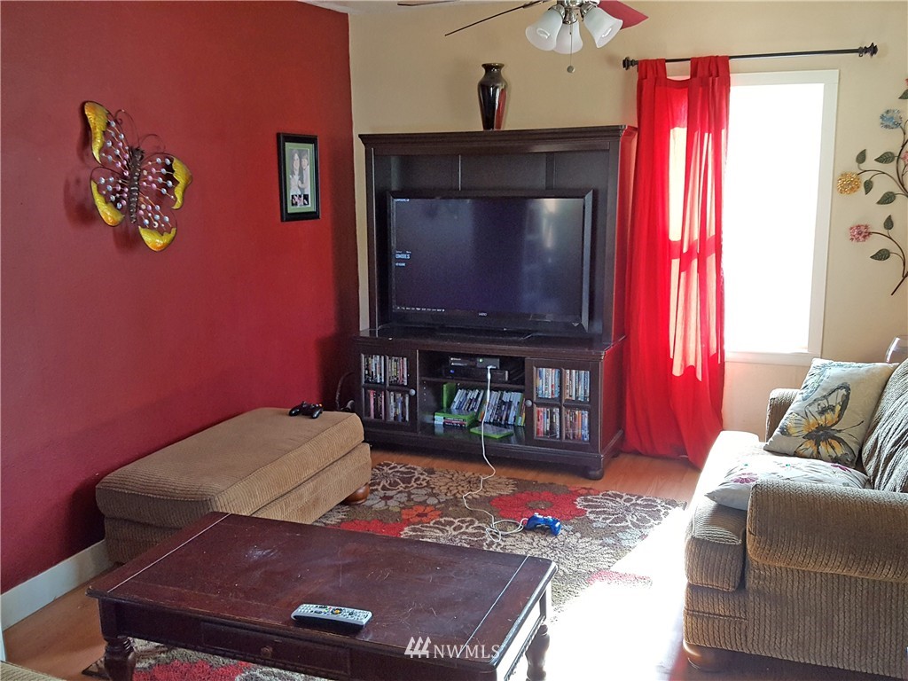 327 Southwest 5th Street Chehalis, WA 98532 - Photo 6 of 17 Gallery Image 6