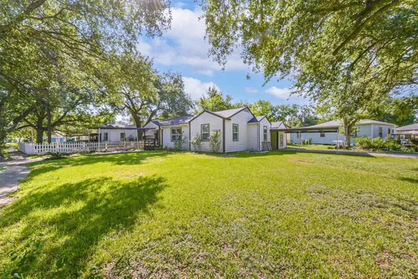 $190,000 | 1102 West Hart Avenue, Pasadena, TX 77506