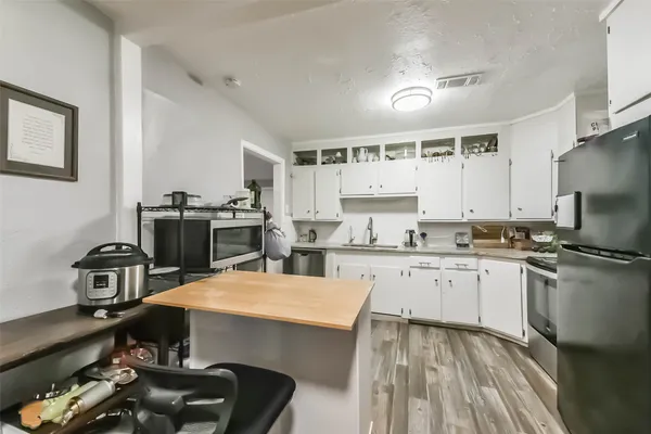 $190,000 | 1102 West Hart Avenue, Pasadena, TX 77506