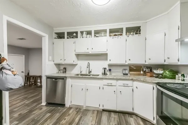 $190,000 | 1102 West Hart Avenue, Pasadena, TX 77506