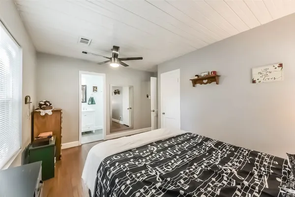 $190,000 | 1102 West Hart Avenue, Pasadena, TX 77506