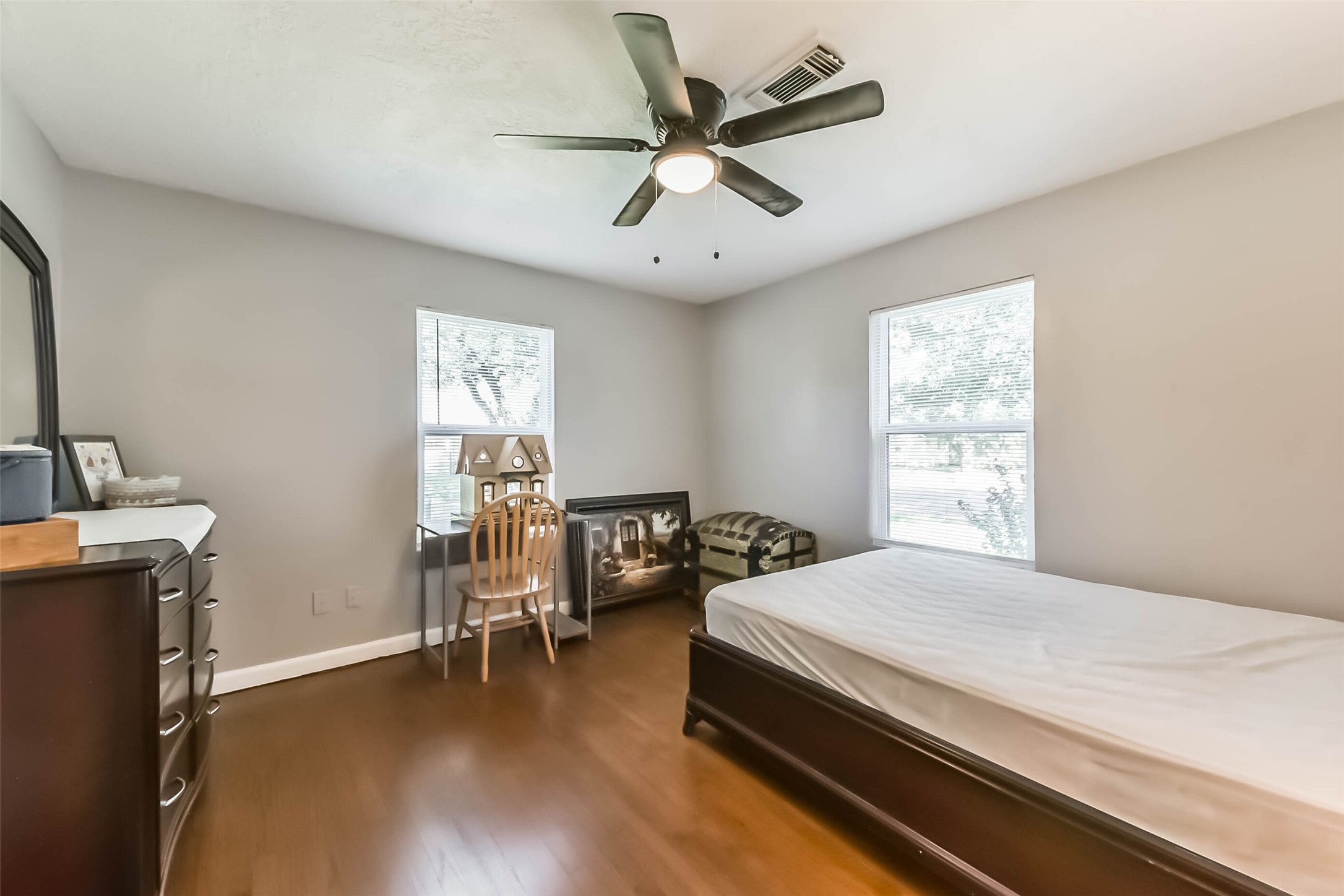 1102 West Hart Avenue Pasadena, TX 77506 - Photo 35 of 40 a bedroom with a bed and a window