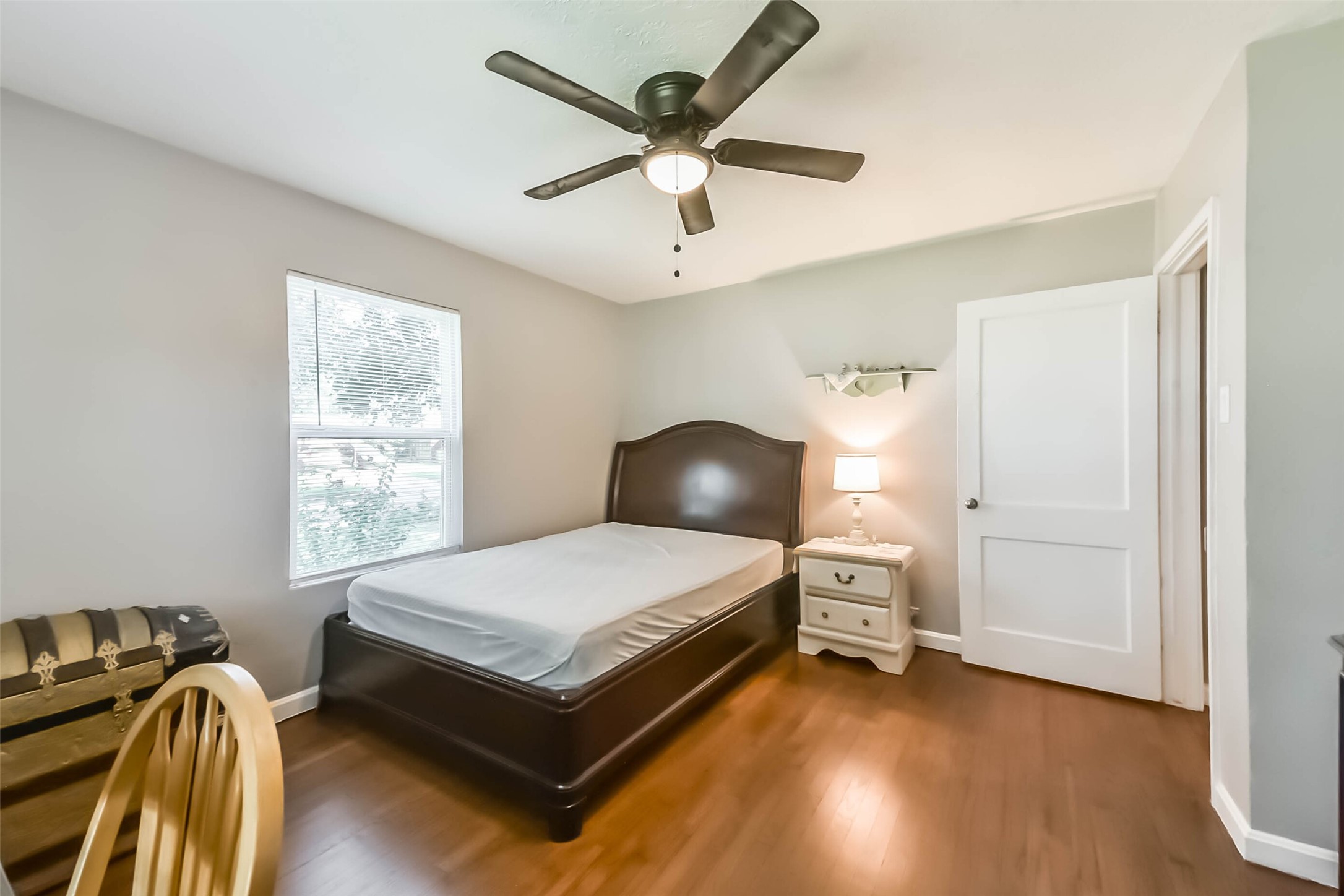1102 West Hart Avenue Pasadena, TX 77506 - Photo 37 of 40 a bedroom with a bed and a ceiling fan