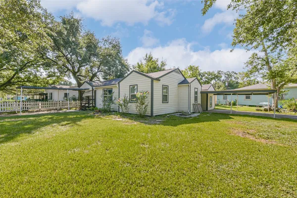$190,000 | 1102 West Hart Avenue, Pasadena, TX 77506