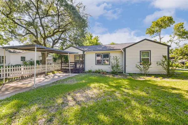 $190,000 | 1102 West Hart Avenue, Pasadena, TX 77506